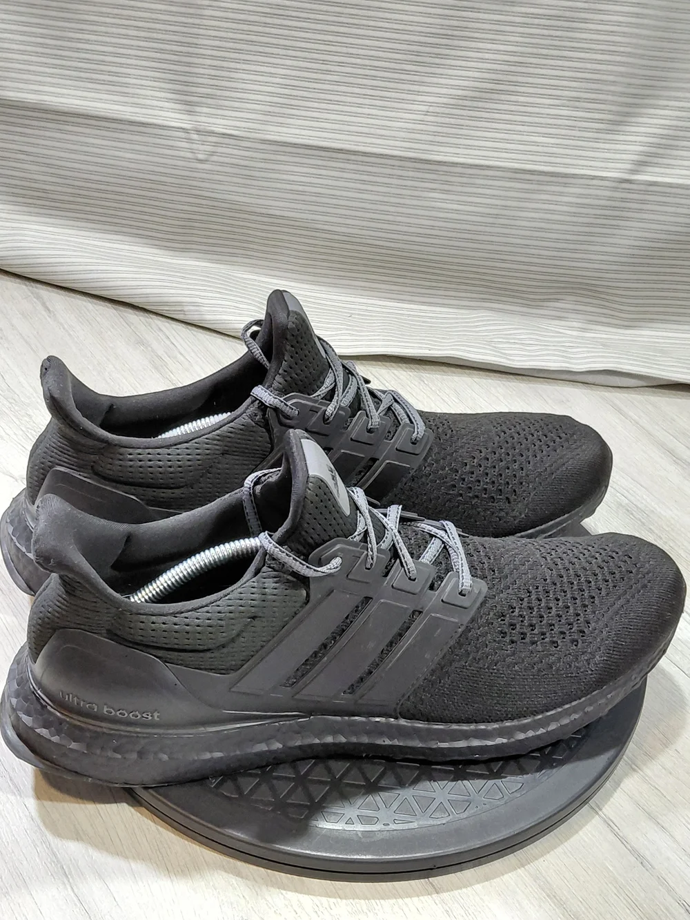 adidas Men’s Ultra Boost 1.0 Athletic Shoes — Black Grey Laces SIZE 12.5